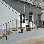 Pre 2 Osoby S Parkovanim Blizko Centra *