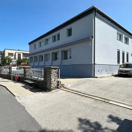 Pre 2 Osoby S Parkovanim Blizko Centra Appartement