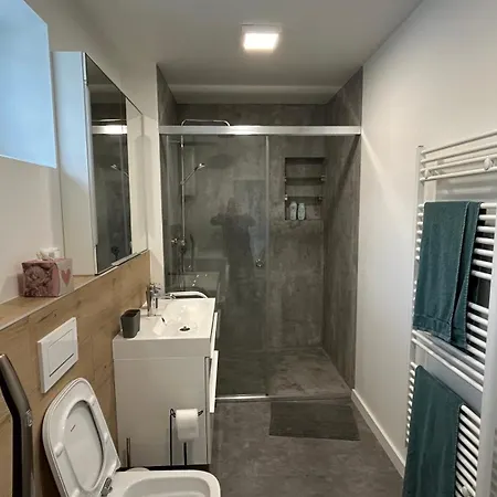 Pre 2 Osoby S Parkovanim Blizko Centra Appartement