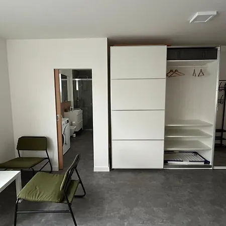 Pre 2 Osoby S Parkovanim Blizko Centra Banska Bystrica