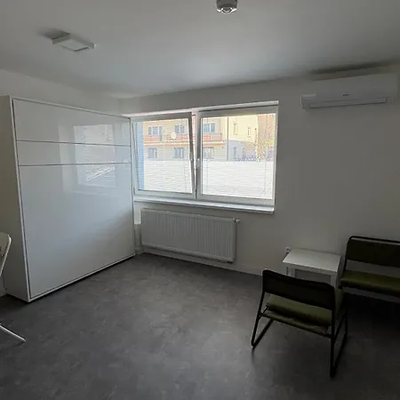 Pre 2 Osoby S Parkovanim Blizko Centra *