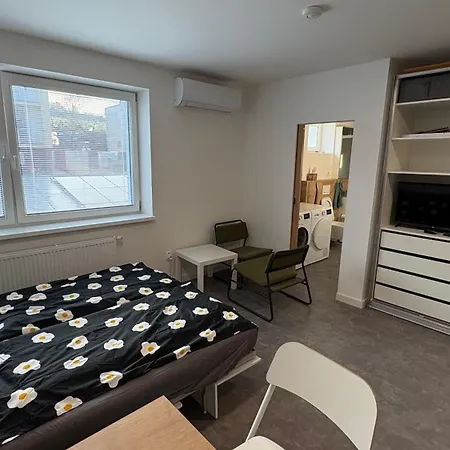 Appartement Pre 2 Osoby S Parkovanim Blizko Centra Banská Bystrica